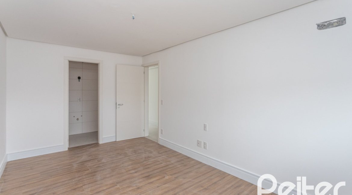 Cobertura à venda com 264m², 3 dormitórios, 3 suítes, 3 vagas, no bairro Tristeza em PORTO ALEGRE