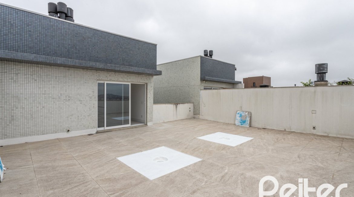 Cobertura à venda com 264m², 3 dormitórios, 3 suítes, 3 vagas, no bairro Tristeza em PORTO ALEGRE