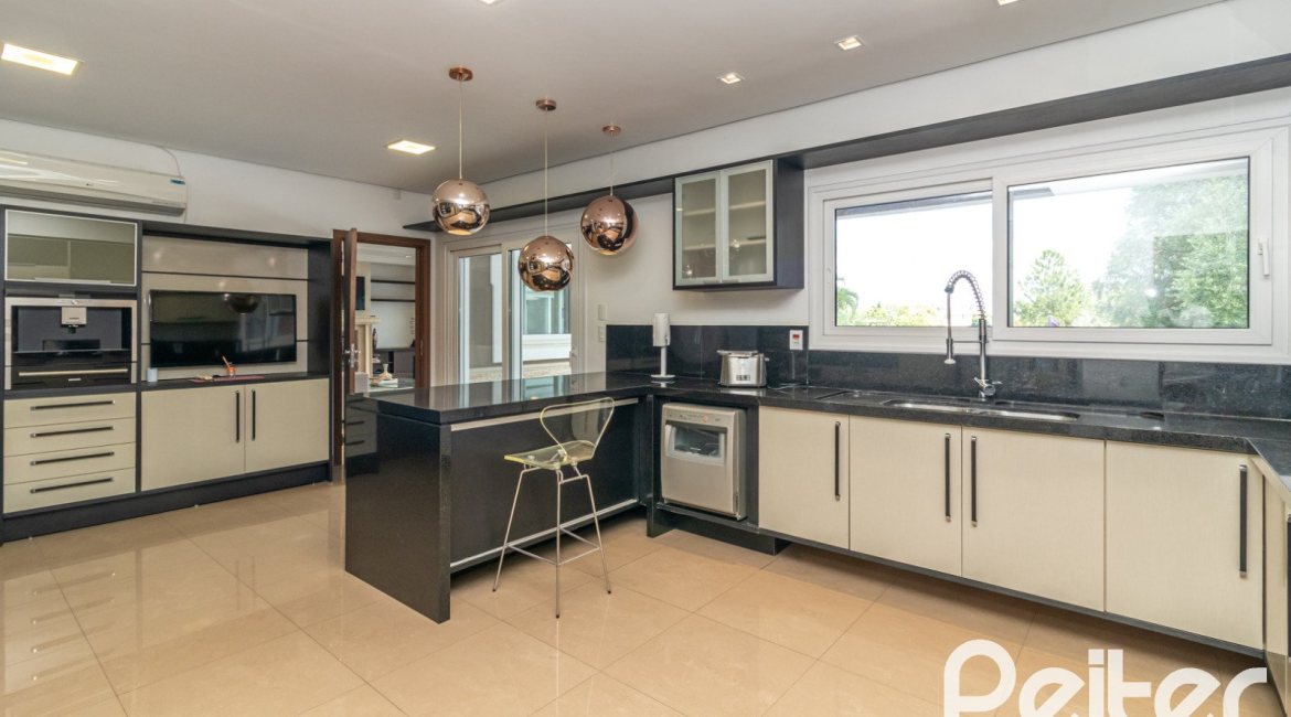 Casa em Condomínio à venda com 445m², 4 dormitórios, 4 suítes, 4 vagas, no bairro Terra Ville em Porto Alegre