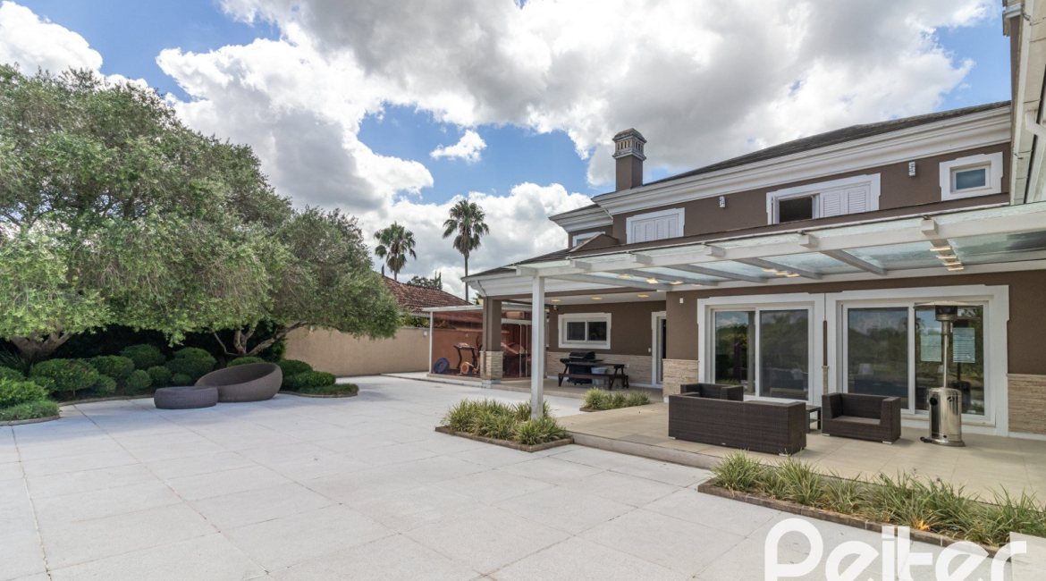 Casa em Condomínio à venda com 445m², 4 dormitórios, 4 suítes, 4 vagas, no bairro Terra Ville em Porto Alegre