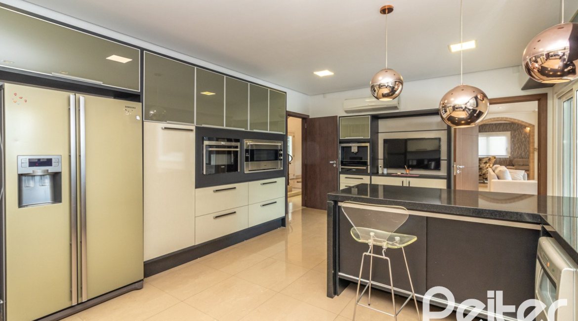 Casa em Condomínio à venda com 445m², 4 dormitórios, 4 suítes, 4 vagas, no bairro Terra Ville em Porto Alegre