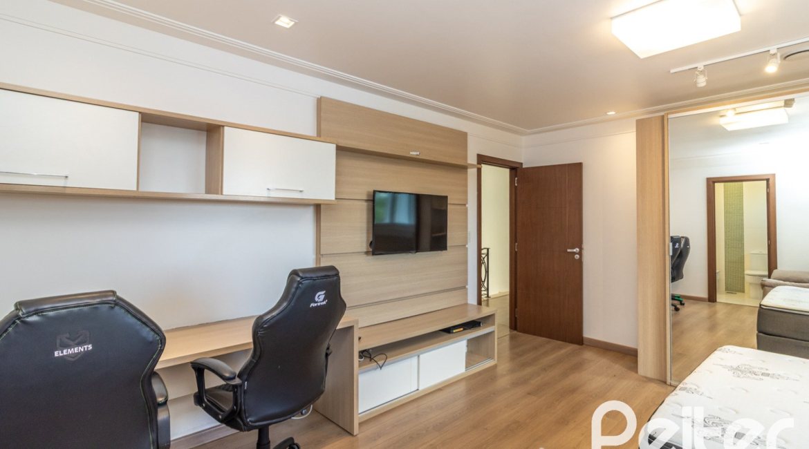 Casa em Condomínio à venda com 445m², 4 dormitórios, 4 suítes, 4 vagas, no bairro Terra Ville em Porto Alegre