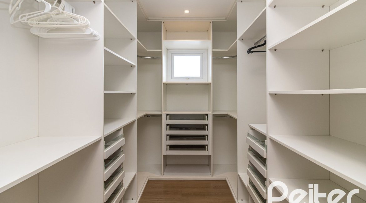 Casa em Condomínio à venda com 445m², 4 dormitórios, 4 suítes, 4 vagas, no bairro Terra Ville em Porto Alegre