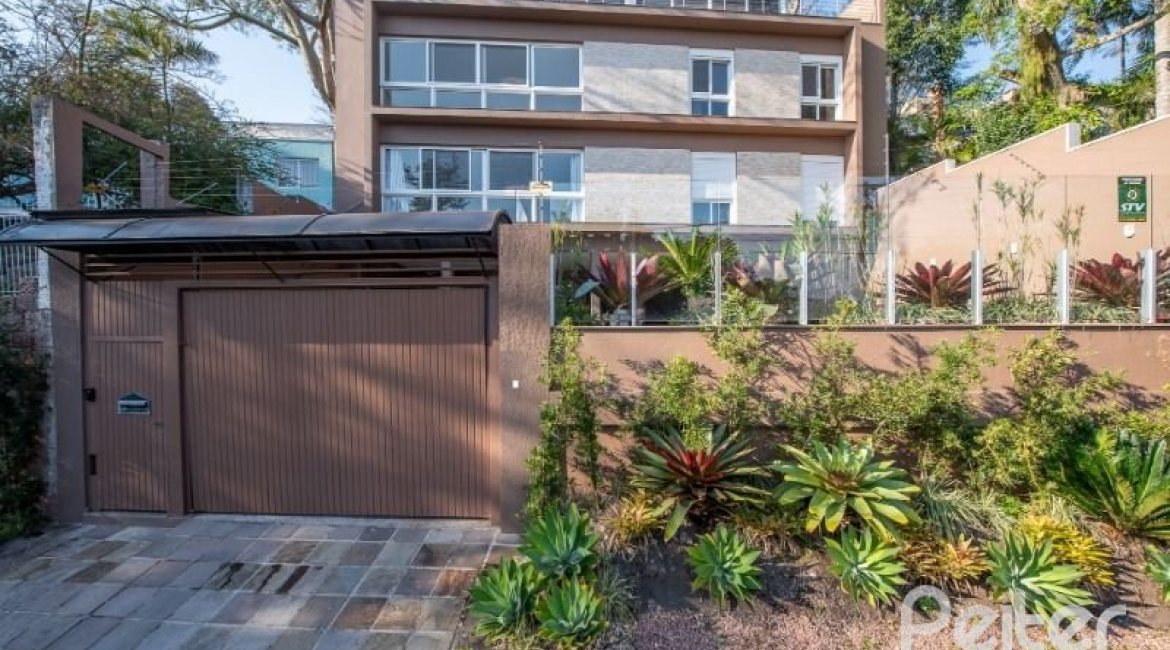 Cobertura à venda com 550m², 4 dormitórios, 4 suítes, 3 vagas, no bairro Vila Assunção em Porto Alegre