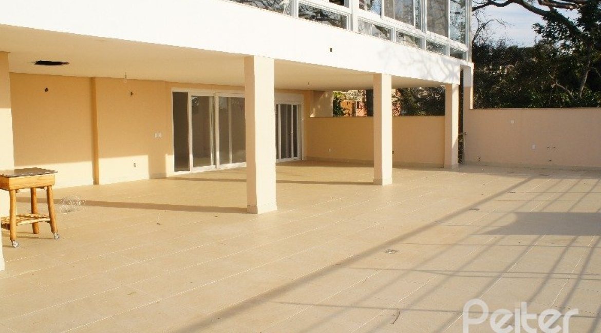 Cobertura à venda com 550m², 4 dormitórios, 4 suítes, 3 vagas, no bairro Vila Assunção em Porto Alegre