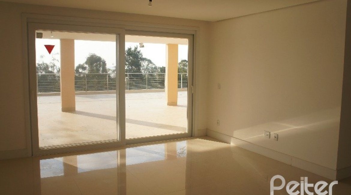 Cobertura à venda com 550m², 4 dormitórios, 4 suítes, 3 vagas, no bairro Vila Assunção em Porto Alegre