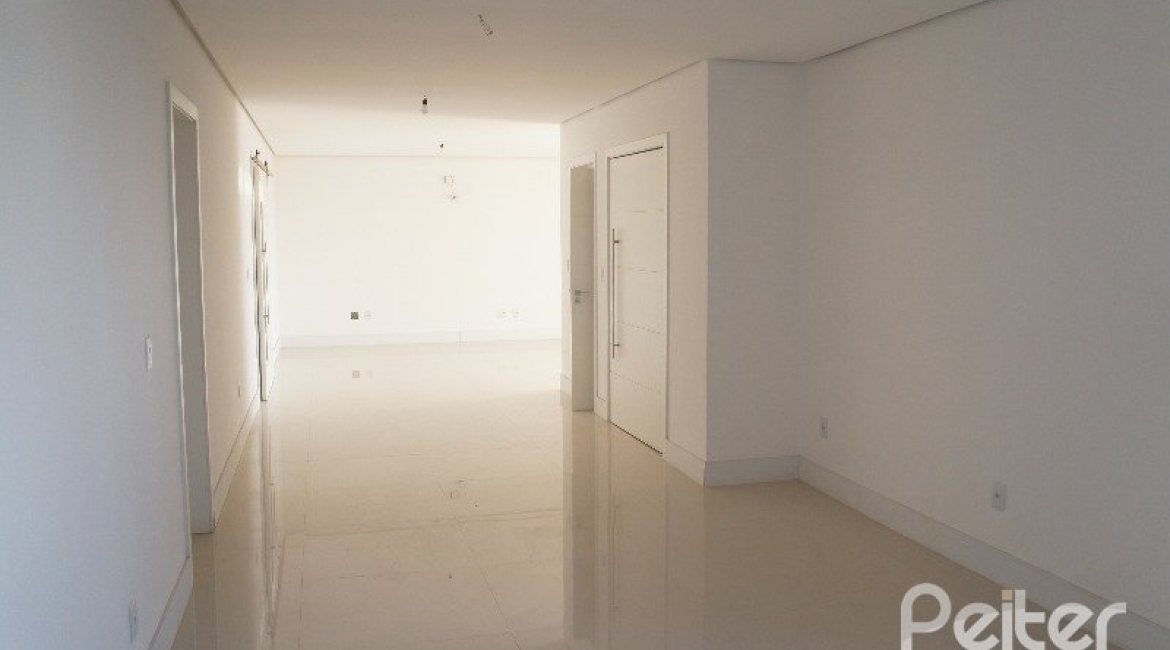 Cobertura à venda com 550m², 4 dormitórios, 4 suítes, 3 vagas, no bairro Vila Assunção em Porto Alegre