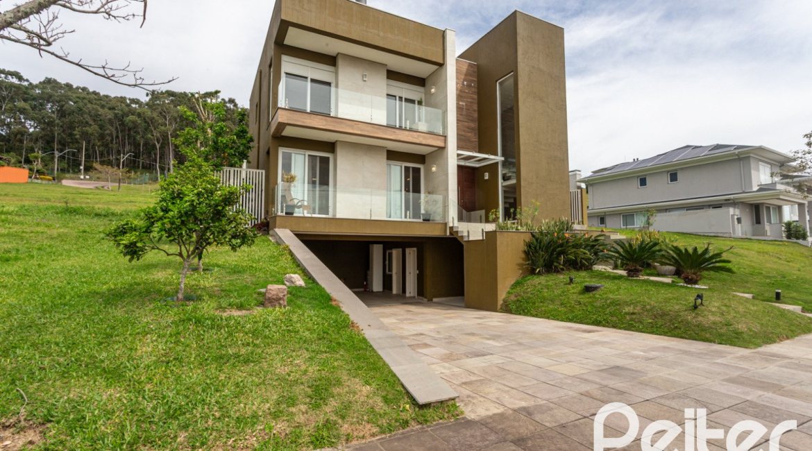 Casa em Condomínio à venda com 337m², 4 dormitórios, 1 suíte, 4 vagas, no bairro Alphaville em PORTO ALEGRE