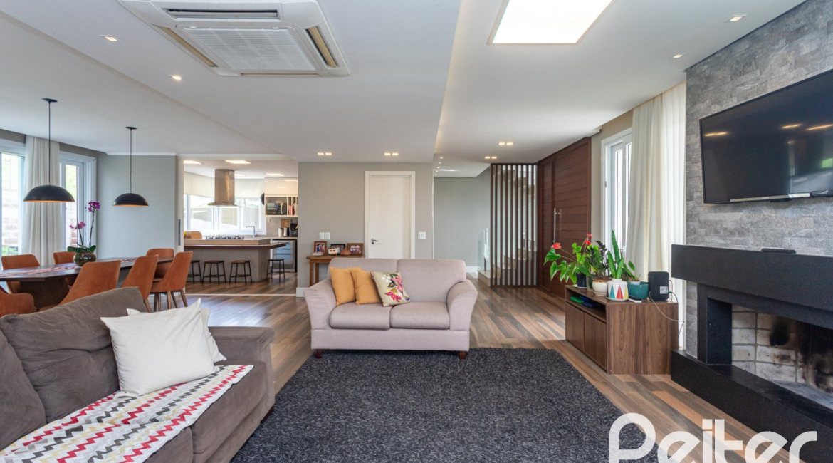 Casa em Condomínio à venda com 337m², 4 dormitórios, 1 suíte, 4 vagas, no bairro Alphaville em PORTO ALEGRE