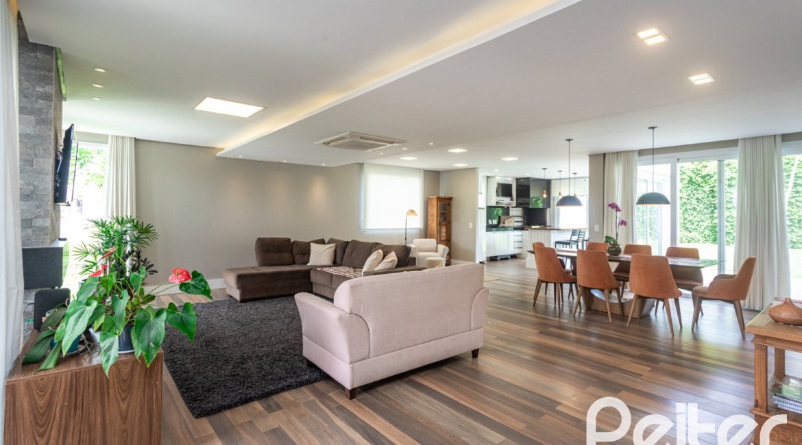 Casa em Condomínio à venda com 337m², 4 dormitórios, 1 suíte, 4 vagas, no bairro Alphaville em PORTO ALEGRE