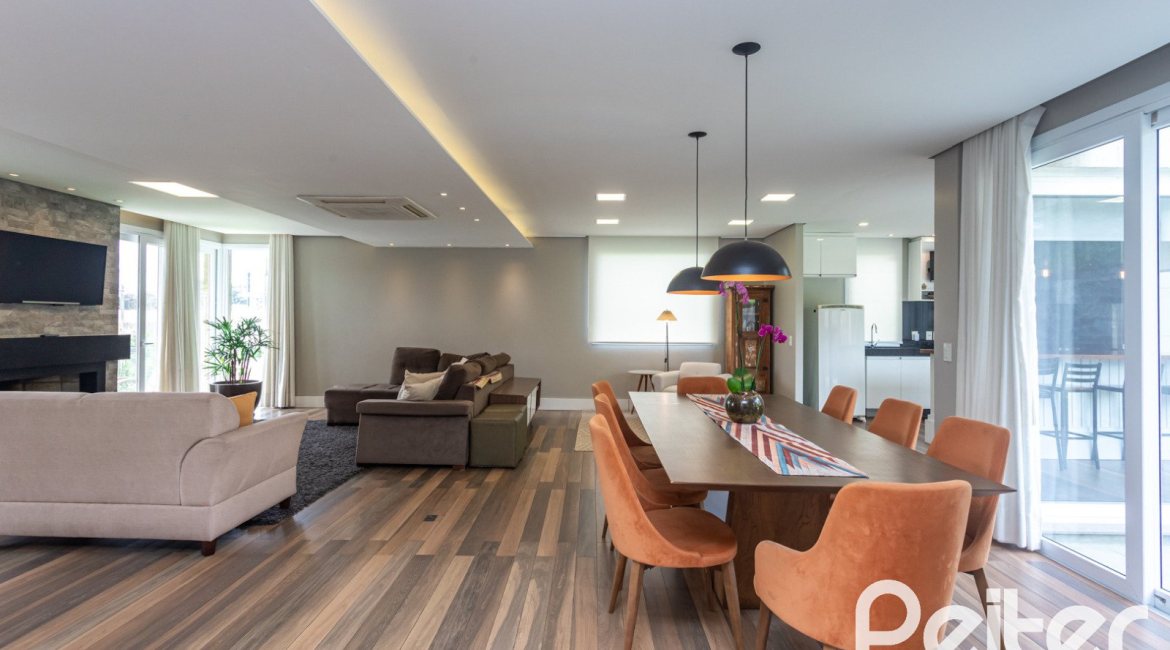 Casa em Condomínio à venda com 337m², 4 dormitórios, 1 suíte, 4 vagas, no bairro Alphaville em PORTO ALEGRE