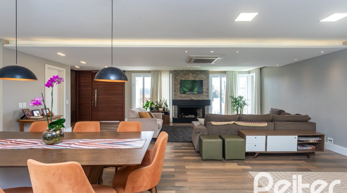 Casa em Condomínio à venda com 337m², 4 dormitórios, 1 suíte, 4 vagas, no bairro Alphaville em PORTO ALEGRE