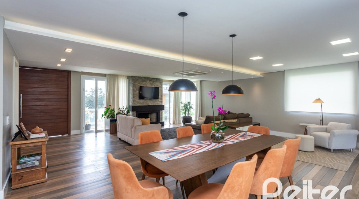 Casa em Condomínio à venda com 337m², 4 dormitórios, 1 suíte, 4 vagas, no bairro Alphaville em PORTO ALEGRE