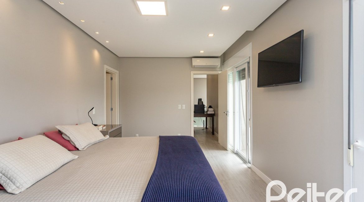 Casa em Condomínio à venda com 337m², 4 dormitórios, 1 suíte, 4 vagas, no bairro Alphaville em PORTO ALEGRE