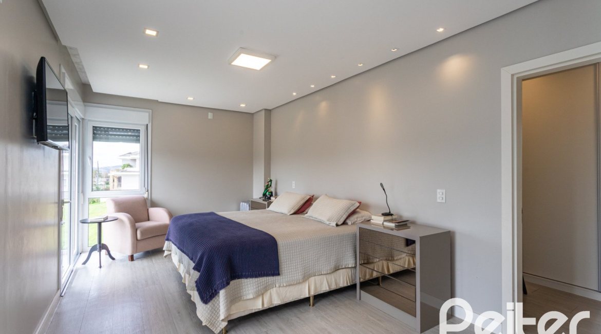 Casa em Condomínio à venda com 337m², 4 dormitórios, 1 suíte, 4 vagas, no bairro Alphaville em PORTO ALEGRE