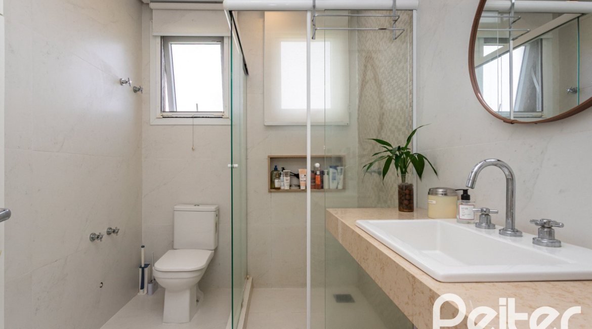 Casa em Condomínio à venda com 337m², 4 dormitórios, 1 suíte, 4 vagas, no bairro Alphaville em PORTO ALEGRE