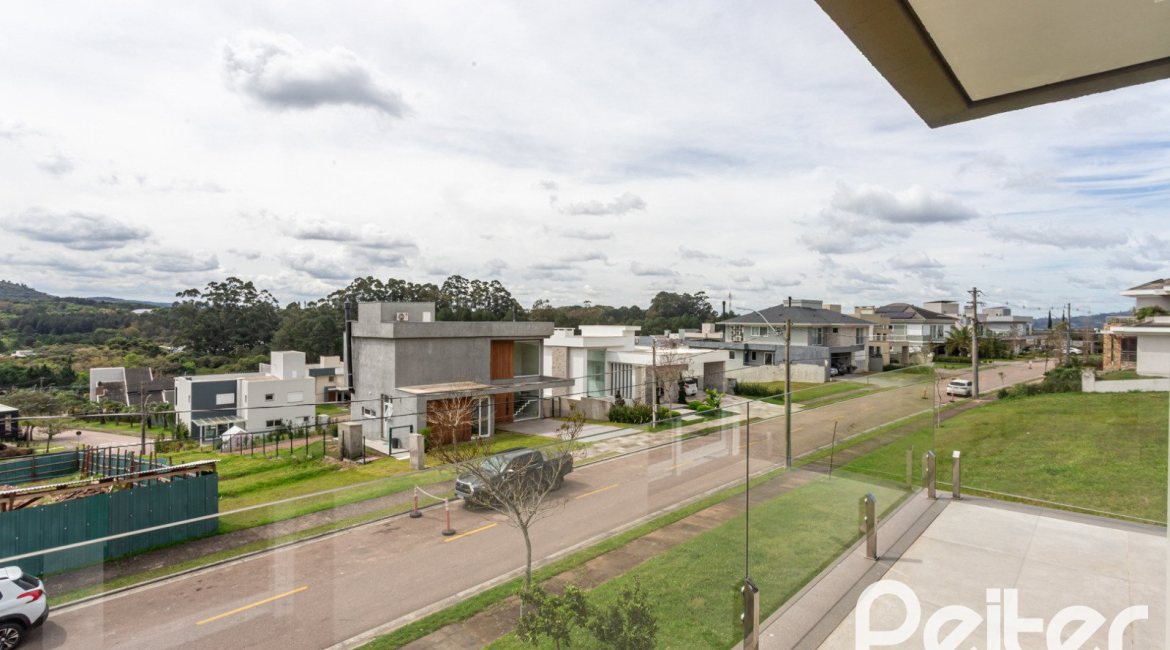 Casa em Condomínio à venda com 337m², 4 dormitórios, 1 suíte, 4 vagas, no bairro Alphaville em PORTO ALEGRE