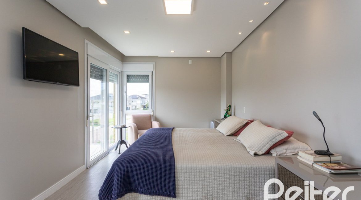 Casa em Condomínio à venda com 337m², 4 dormitórios, 1 suíte, 4 vagas, no bairro Alphaville em PORTO ALEGRE