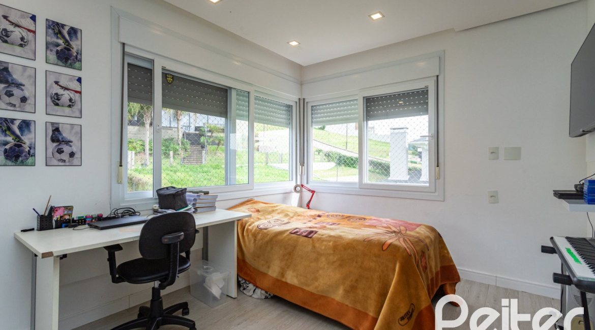 Casa em Condomínio à venda com 337m², 4 dormitórios, 1 suíte, 4 vagas, no bairro Alphaville em PORTO ALEGRE