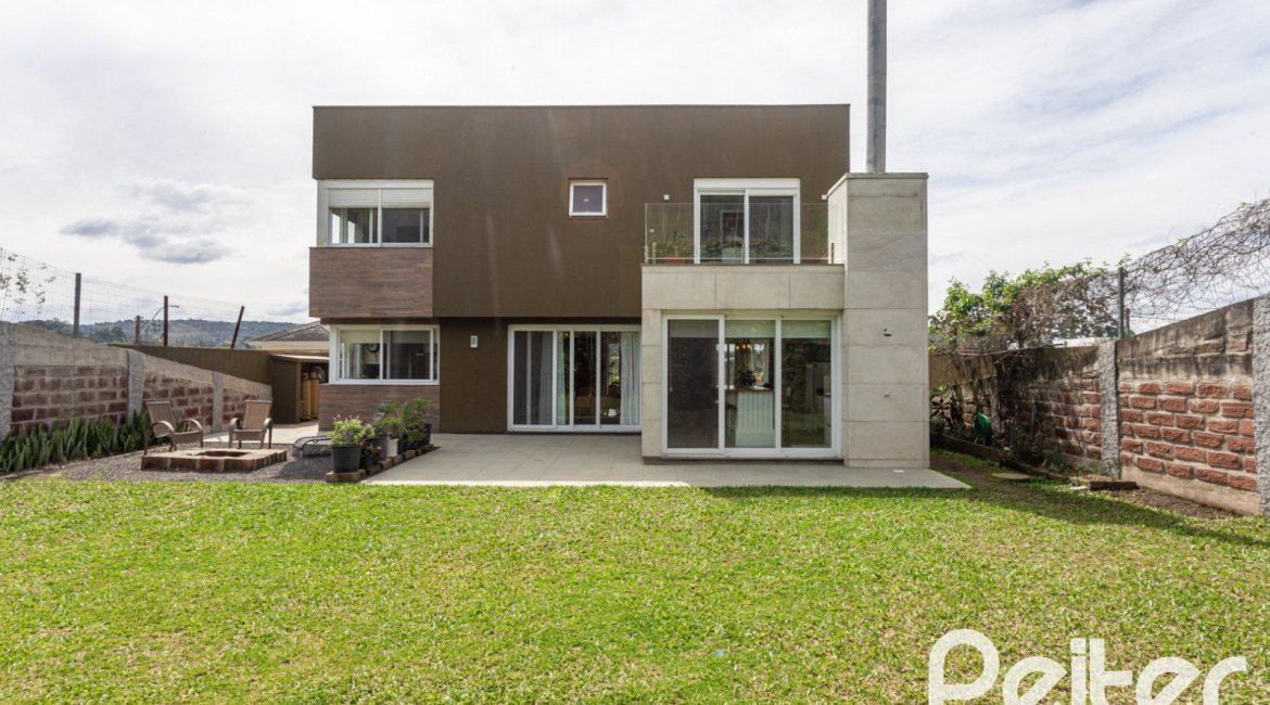 Casa em Condomínio à venda com 337m², 4 dormitórios, 1 suíte, 4 vagas, no bairro Alphaville em PORTO ALEGRE