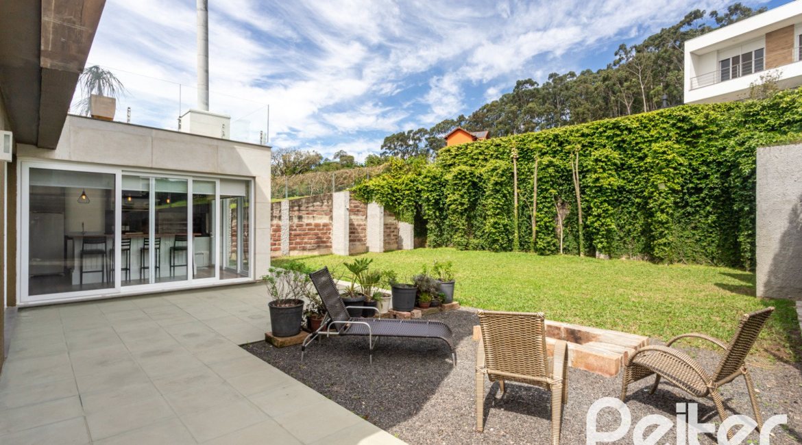 Casa em Condomínio à venda com 337m², 4 dormitórios, 1 suíte, 4 vagas, no bairro Alphaville em PORTO ALEGRE