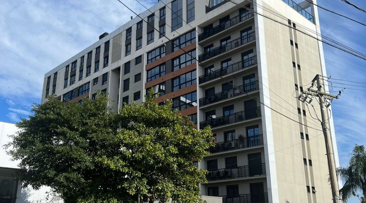 Apartamento à venda com 100m², 3 dormitórios, 1 suíte, 2 vagas, no bairro Cristal em Porto Alegre