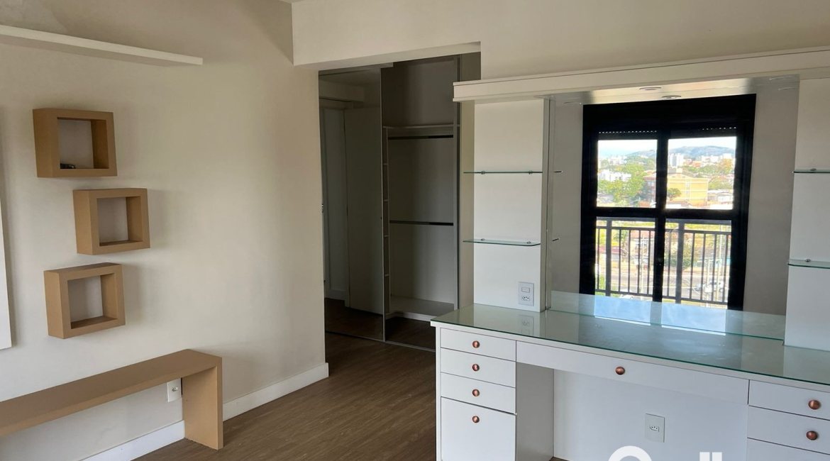 Apartamento à venda com 100m², 3 dormitórios, 1 suíte, 2 vagas, no bairro Cristal em Porto Alegre
