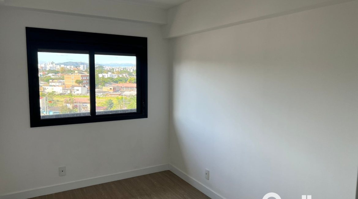 Apartamento à venda com 100m², 3 dormitórios, 1 suíte, 2 vagas, no bairro Cristal em Porto Alegre