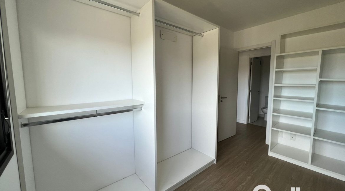 Apartamento à venda com 100m², 3 dormitórios, 1 suíte, 2 vagas, no bairro Cristal em Porto Alegre