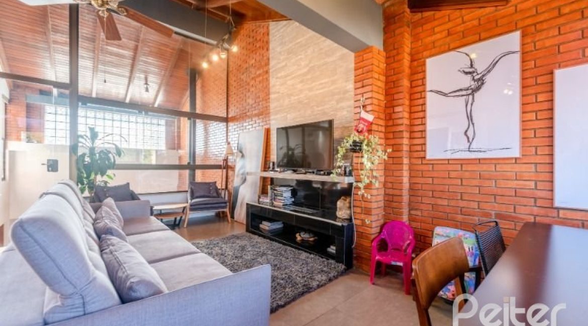 Casa em Condomínio à venda com 359m², 3 dormitórios, 1 suíte, 4 vagas, no bairro Cristal em Porto Alegre