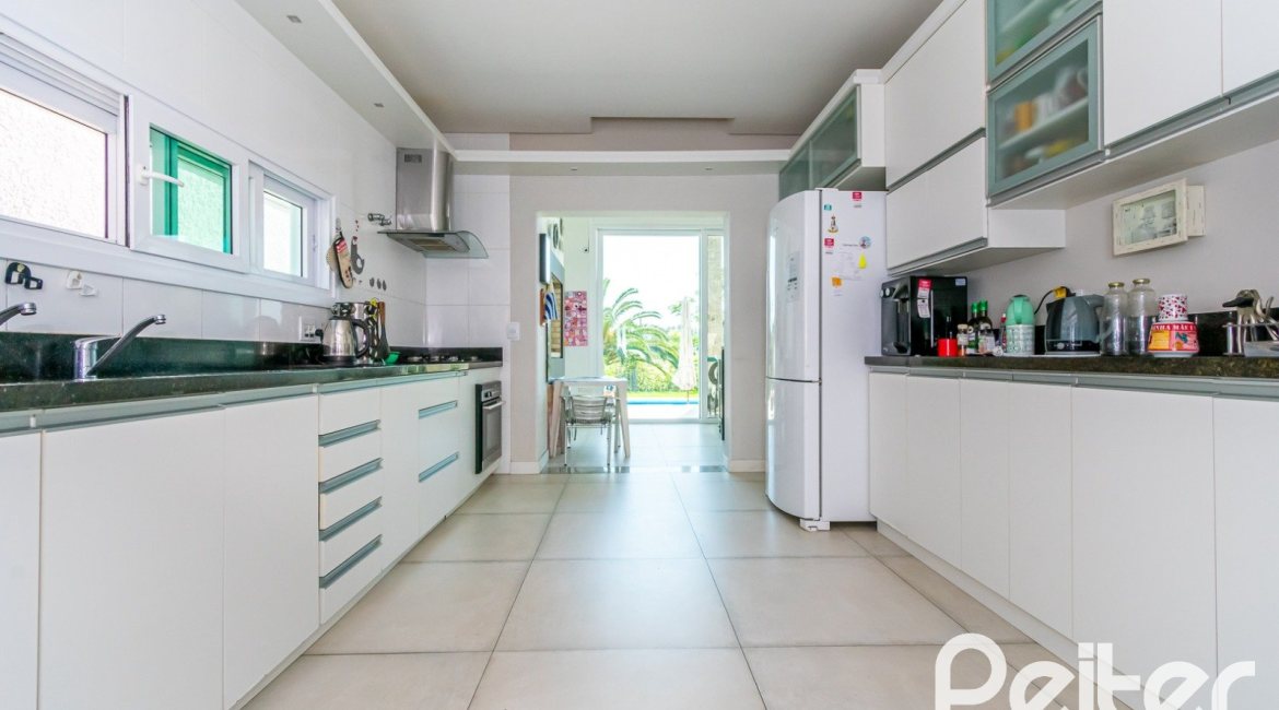 Casa em Condomínio à venda com 420m², 4 dormitórios, 4 suítes, 6 vagas, no bairro Terra Ville em PORTO ALEGRE