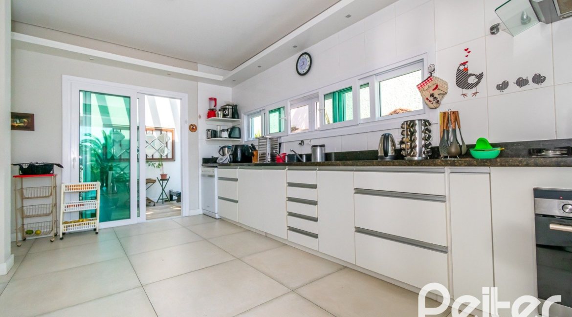 Casa em Condomínio à venda com 420m², 4 dormitórios, 4 suítes, 6 vagas, no bairro Terra Ville em PORTO ALEGRE