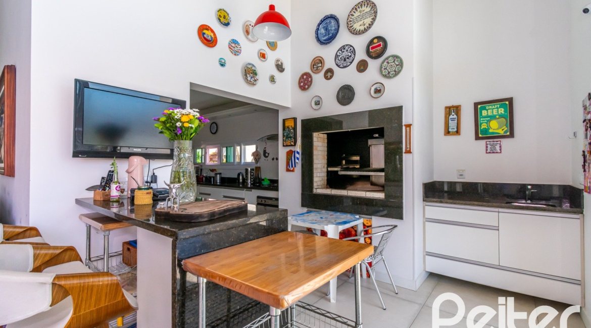 Casa em Condomínio à venda com 420m², 4 dormitórios, 4 suítes, 6 vagas, no bairro Terra Ville em PORTO ALEGRE