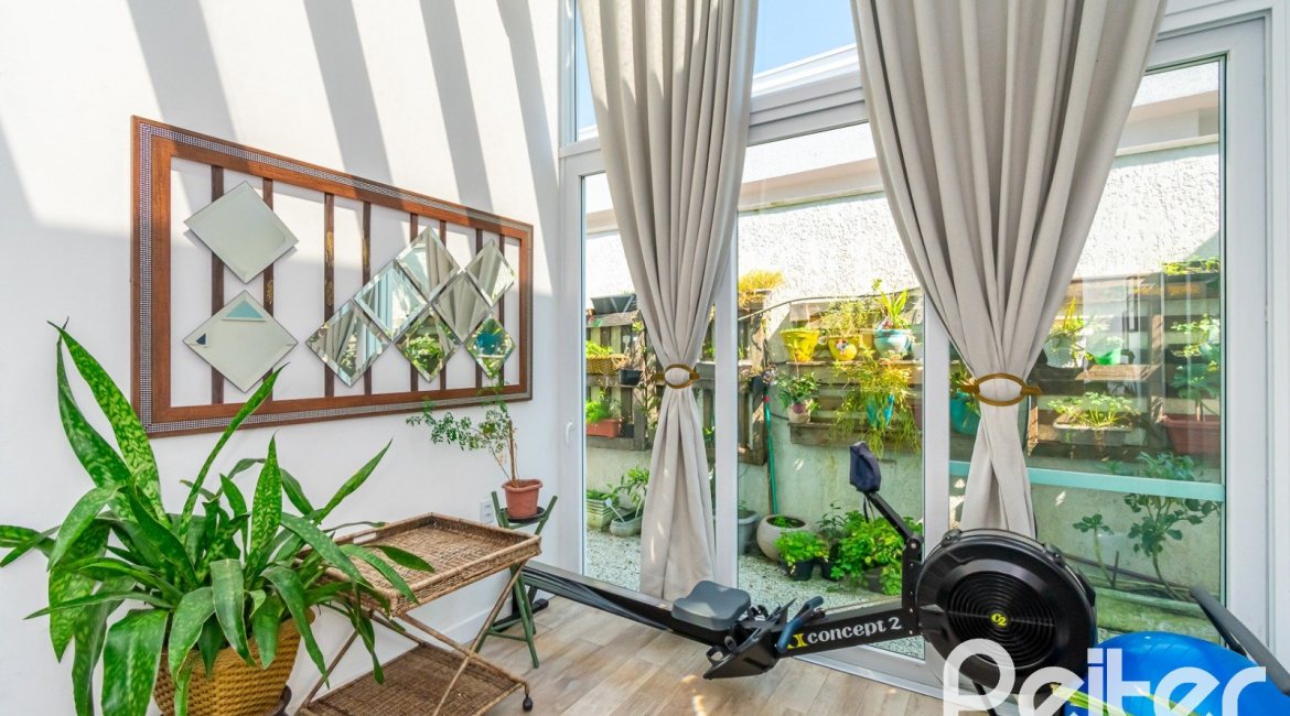 Casa em Condomínio à venda com 420m², 4 dormitórios, 4 suítes, 6 vagas, no bairro Terra Ville em PORTO ALEGRE