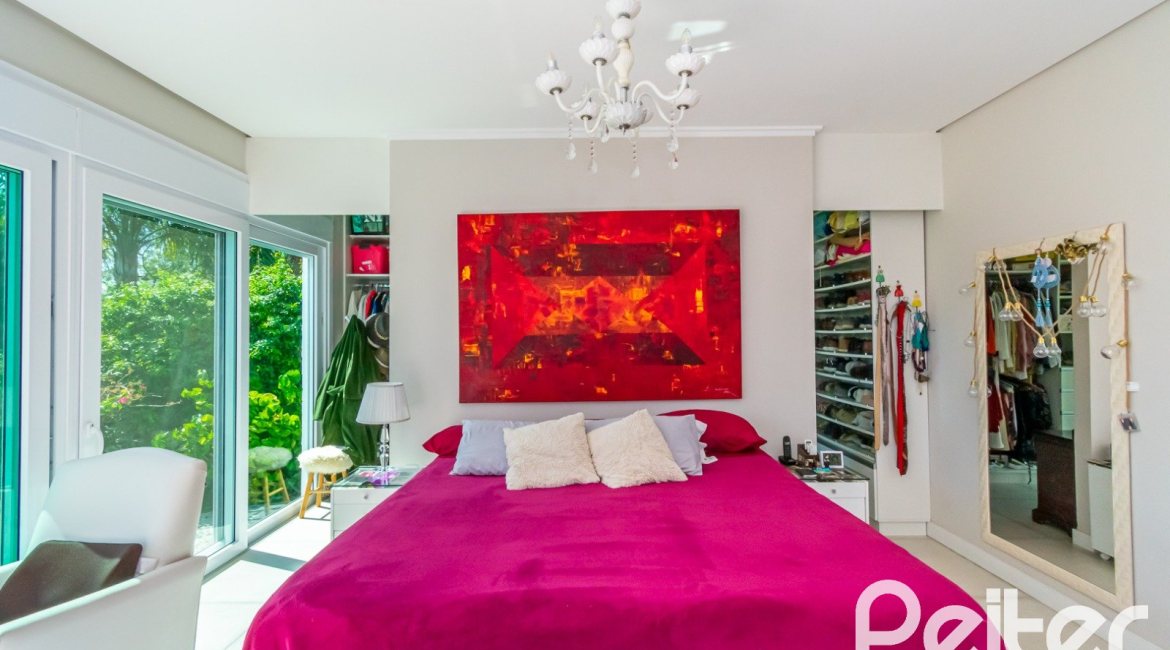 Casa em Condomínio à venda com 420m², 4 dormitórios, 4 suítes, 6 vagas, no bairro Terra Ville em PORTO ALEGRE