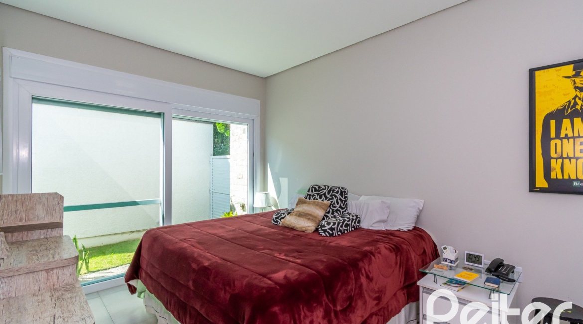 Casa em Condomínio à venda com 420m², 4 dormitórios, 4 suítes, 6 vagas, no bairro Terra Ville em PORTO ALEGRE