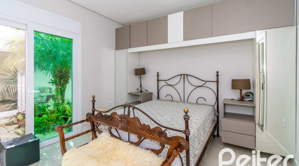 Casa em Condomínio à venda com 420m², 4 dormitórios, 4 suítes, 6 vagas, no bairro Terra Ville em PORTO ALEGRE