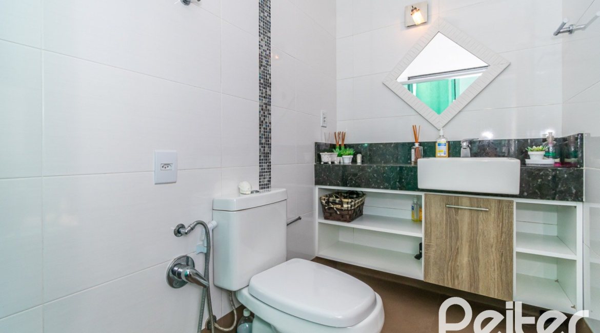 Casa em Condomínio à venda com 420m², 4 dormitórios, 4 suítes, 6 vagas, no bairro Terra Ville em PORTO ALEGRE