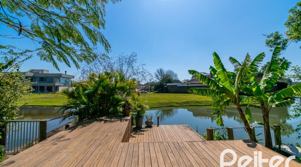 Casa em Condomínio à venda com 420m², 4 dormitórios, 4 suítes, 6 vagas, no bairro Terra Ville em PORTO ALEGRE
