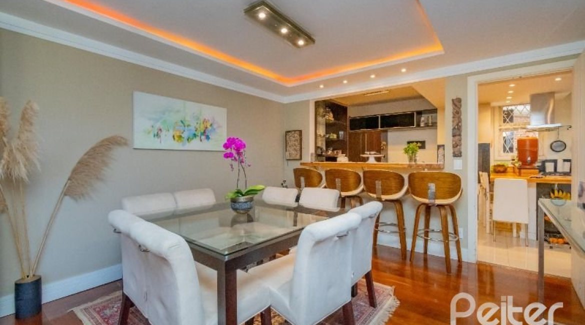 Apartamento à venda com 231m², 4 dormitórios, 2 suítes, 2 vagas, no bairro Cristal em PORTO ALEGRE