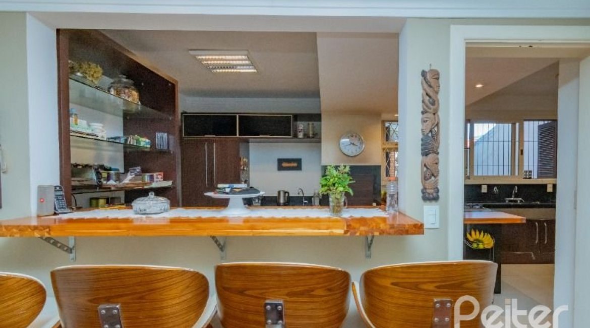 Apartamento à venda com 231m², 4 dormitórios, 2 suítes, 2 vagas, no bairro Cristal em PORTO ALEGRE