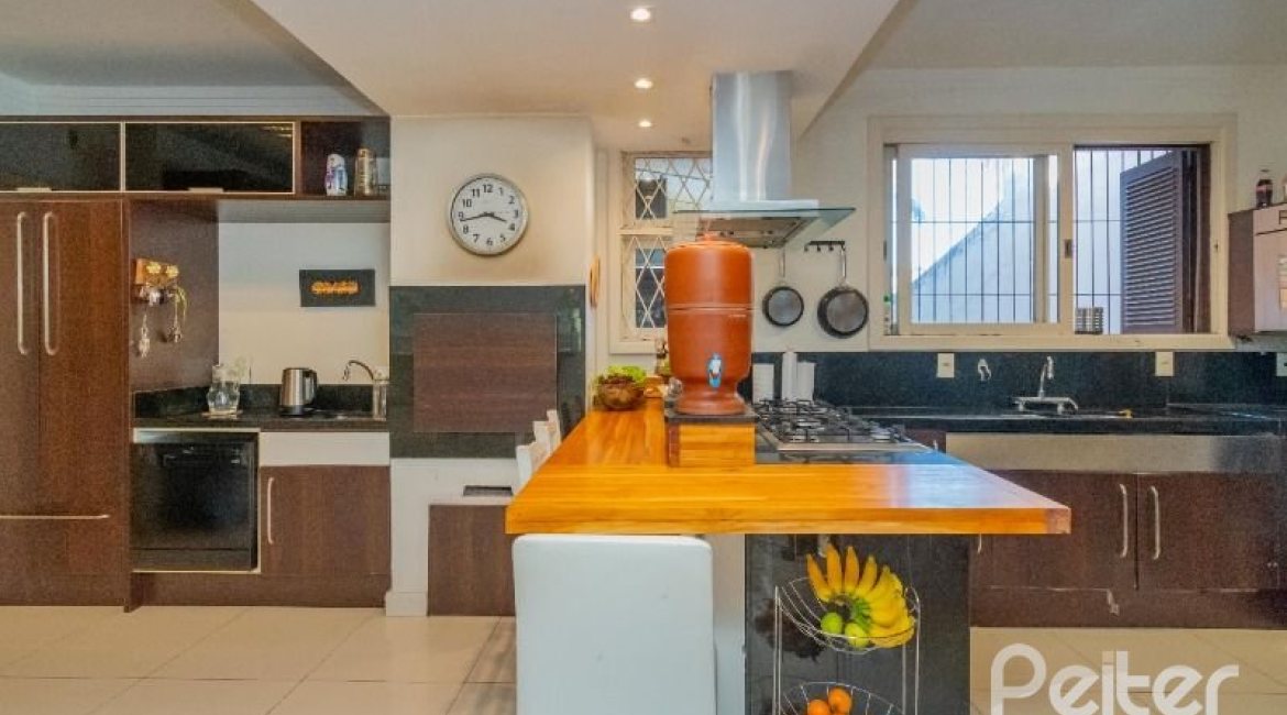 Apartamento à venda com 231m², 4 dormitórios, 2 suítes, 2 vagas, no bairro Cristal em PORTO ALEGRE