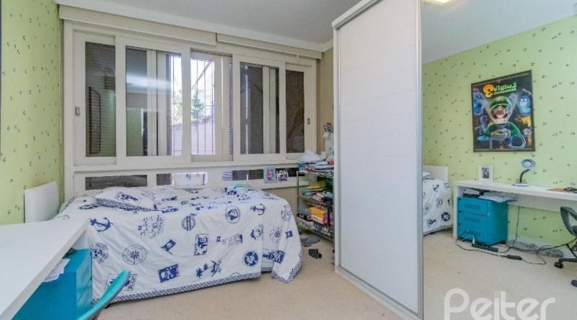 Apartamento à venda com 231m², 4 dormitórios, 2 suítes, 2 vagas, no bairro Cristal em PORTO ALEGRE