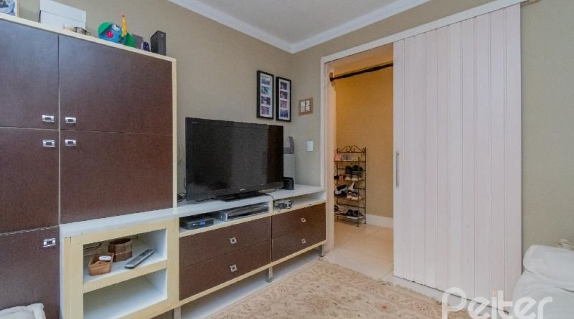 Apartamento à venda com 231m², 4 dormitórios, 2 suítes, 2 vagas, no bairro Cristal em PORTO ALEGRE