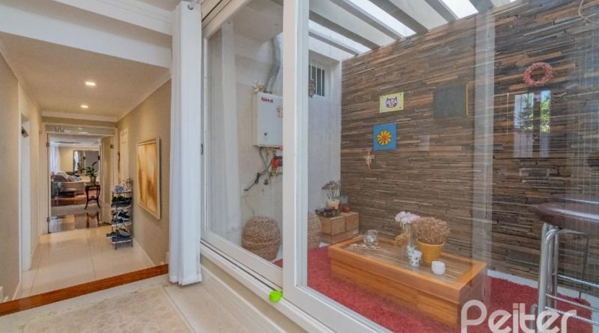 Apartamento à venda com 231m², 4 dormitórios, 2 suítes, 2 vagas, no bairro Cristal em PORTO ALEGRE