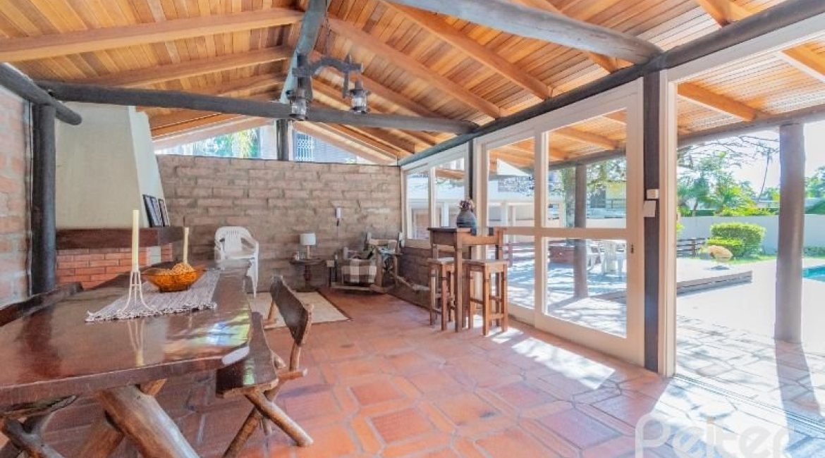 Apartamento à venda com 231m², 4 dormitórios, 2 suítes, 2 vagas, no bairro Cristal em PORTO ALEGRE