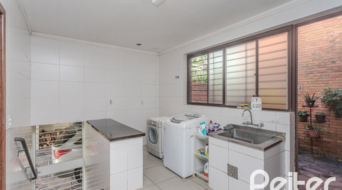 Casa em Condomínio à venda com 395m², 4 dormitórios, 4 suítes, 4 vagas, no bairro Cavalhada em PORTO ALEGRE