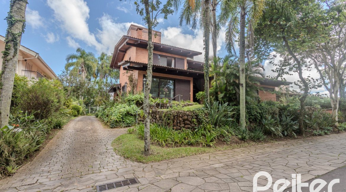 Casa em Condomínio à venda com 395m², 4 dormitórios, 4 suítes, 4 vagas, no bairro Cavalhada em PORTO ALEGRE