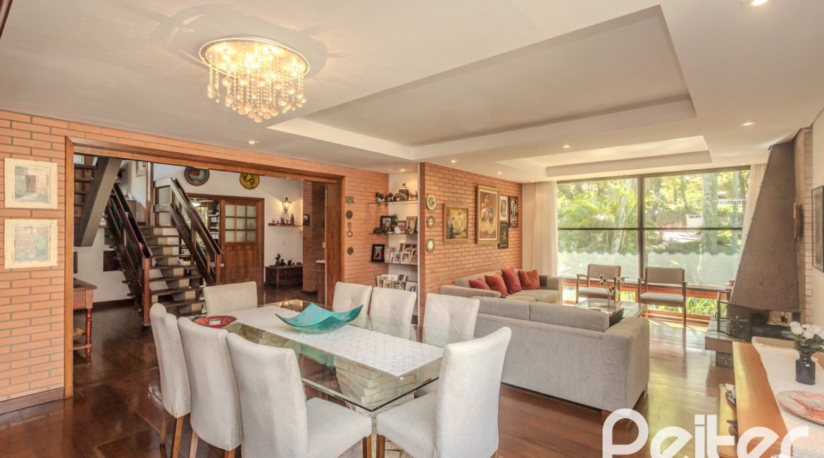 Casa em Condomínio à venda com 395m², 4 dormitórios, 4 suítes, 4 vagas, no bairro Cavalhada em PORTO ALEGRE