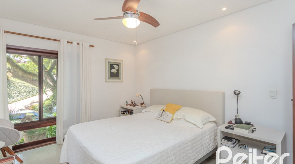 Casa em Condomínio à venda com 395m², 4 dormitórios, 4 suítes, 4 vagas, no bairro Cavalhada em PORTO ALEGRE